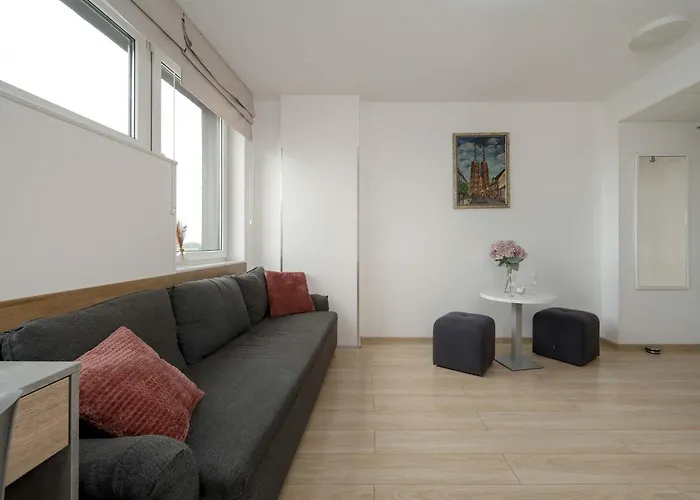 Bright Studio With Air Conditioning Near Wroclaw Zoo By Noclegi Renters