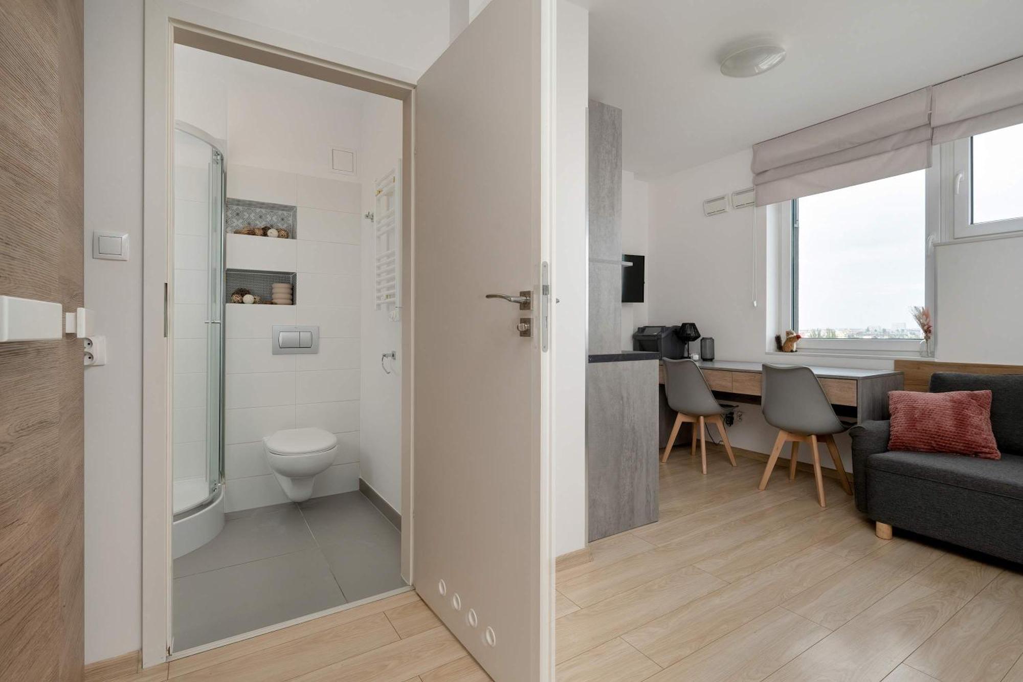 Bright With Air Conditioning Near Zoo By Renters *